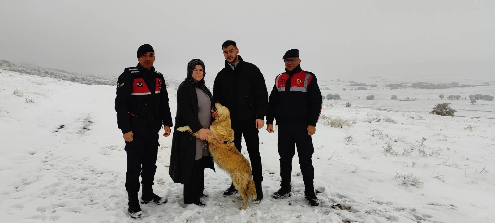 Yozgat Jandarmasına Kayıp Cins Köpeği Sahibine teslim etti