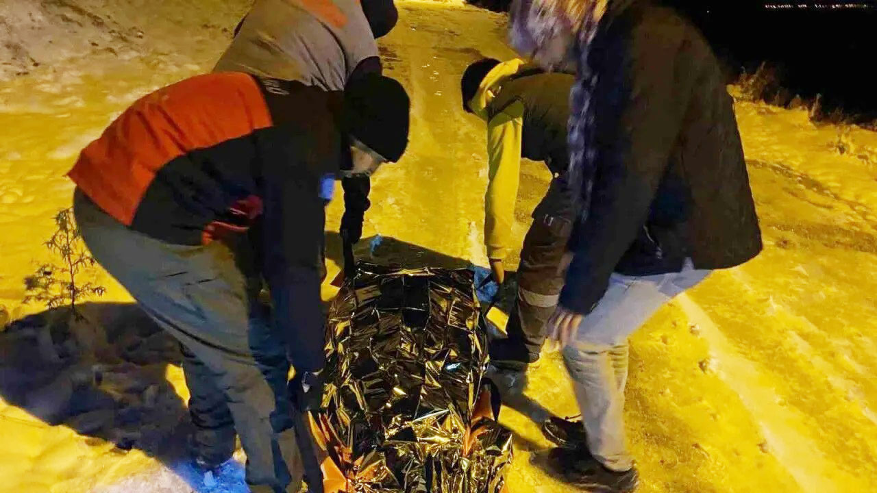 Kara kış onları hiç olmadık bir yerde yakaladı! Büyük kurtarma operasyonu
