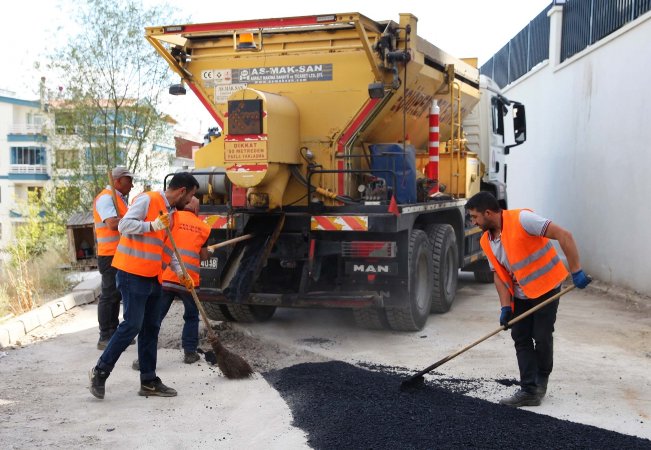 Keçiören’de Yol Yenileme Çalışmaları Devam Ediyor