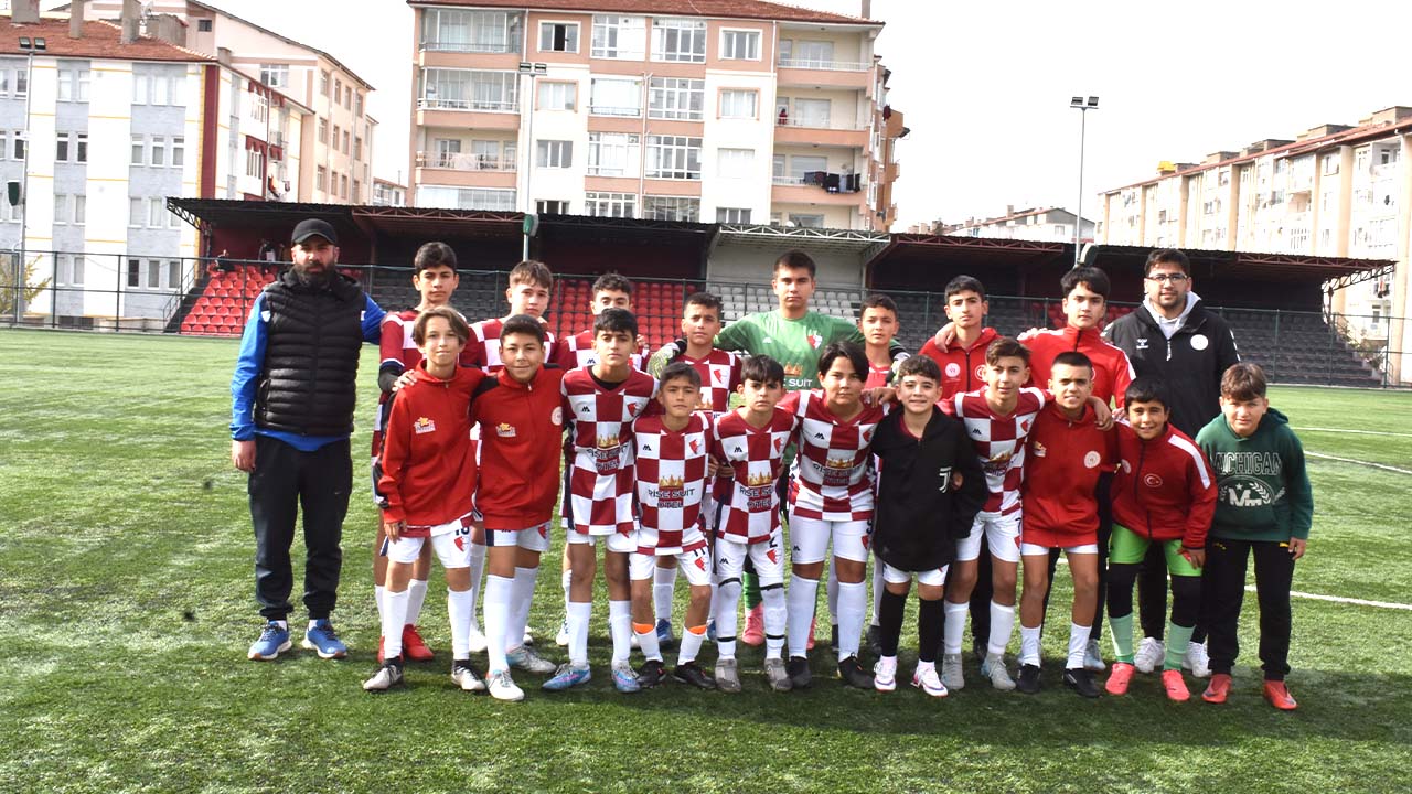Yozgat Yurdum Gençlikspor Liderliği Bırakmıyor