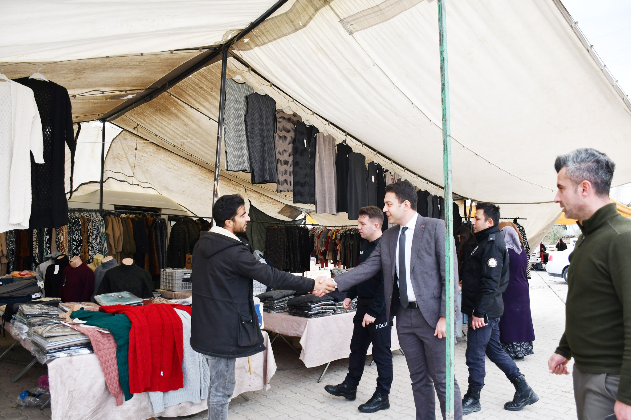 Saraykent Kaymakamı Öztürk’ten Esnafa Destek!