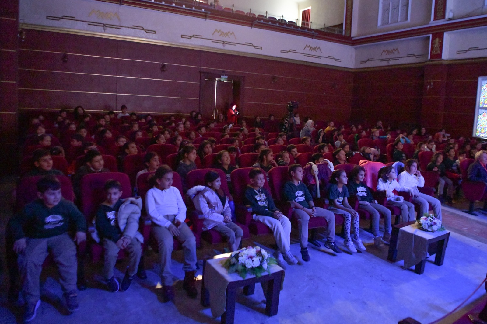 Mamaklı çocuklar ilk kez tiyatro ile buluştu