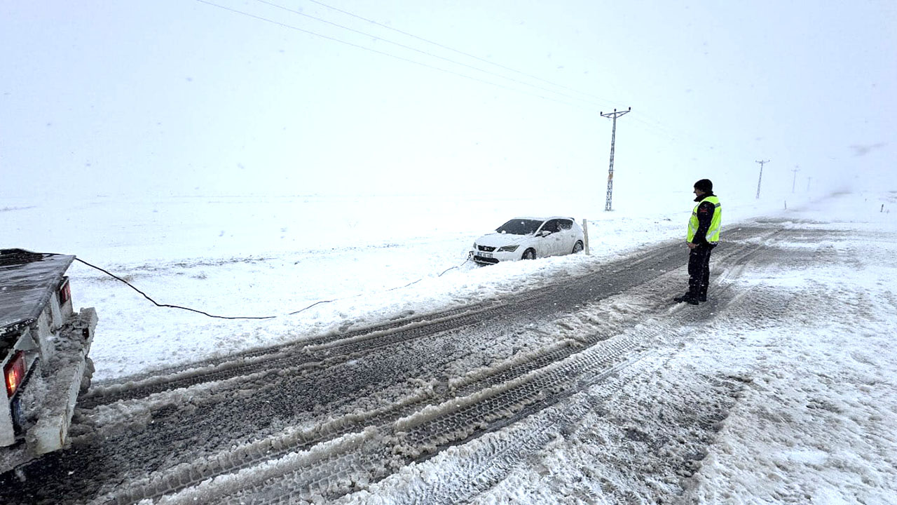 Yozgat'ta Kar yağışı kazaları beraberinde getirdi