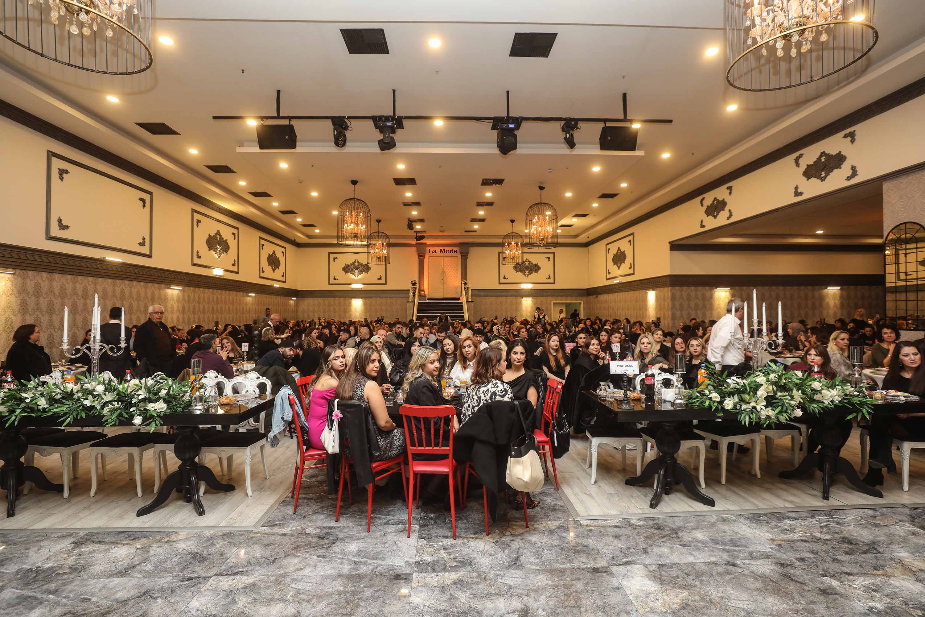 Yenimahalle Belediyesi'nden Öğretmenlere 24 Kasım Sürprizi