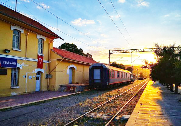 Yenifakılı Tren Garı: Tarihi ve Modern Ulaşımın Buluşma Noktası
