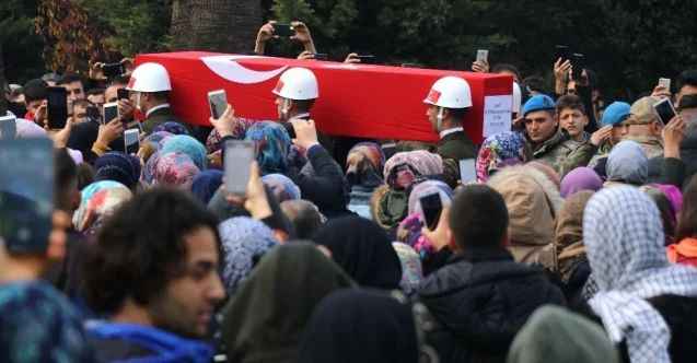 Hataylı İdlib şehidini binlerce kişi son yolculuğuna uğurladı