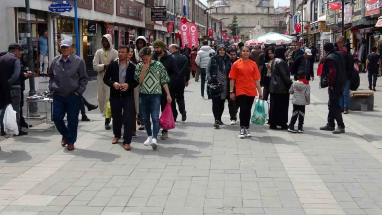 Yozgat Çarşı Pazarında 5000 TL'lik Banknotlar Görülebilir!