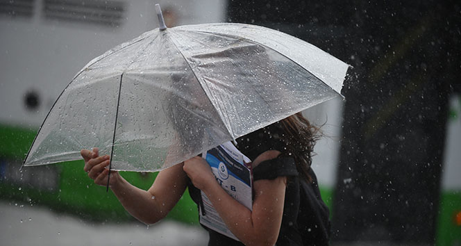 Meteoroloji 12 İl İçin Uyardı: Sağanak Yağış ve Yıldırım Geliyor