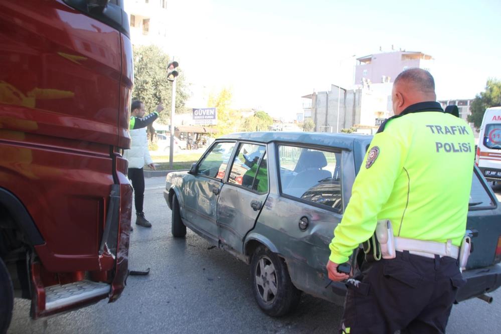 Baba-Oğul Trafikte Zincirleme Kaza Yaptı!