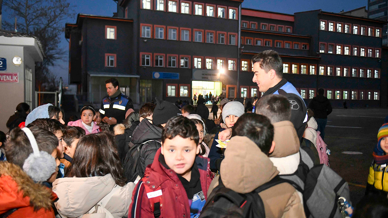 Ankara Büyükşehir Belediyesi'nden  Güvenli Yaya Uygulaması Devam Ediyor