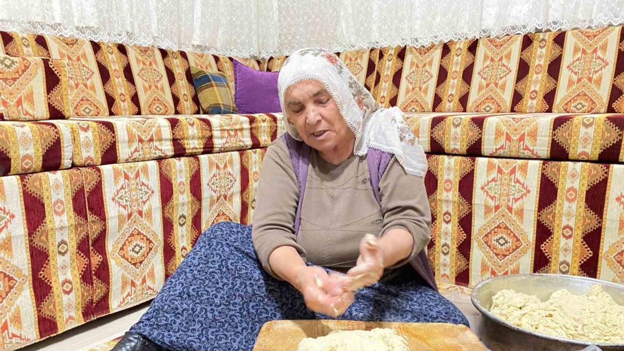 Yozgat kömbesi geleneksel lezzetiyle kalabalık sofraları süslüyor