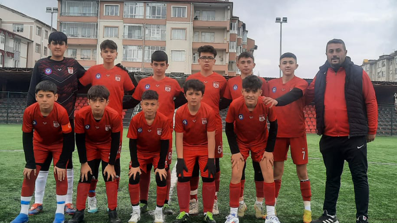 Başkan Ömer Aydoğmuş; Grubu ikinci tamamlayan takımımızı kutluyorum