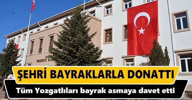 Şehri bayraklarla donattı