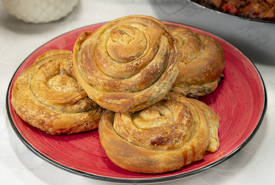 Lezzetli ve Sağlıklı: Ev Yapımı Ispanaklı Börek Tarifi
