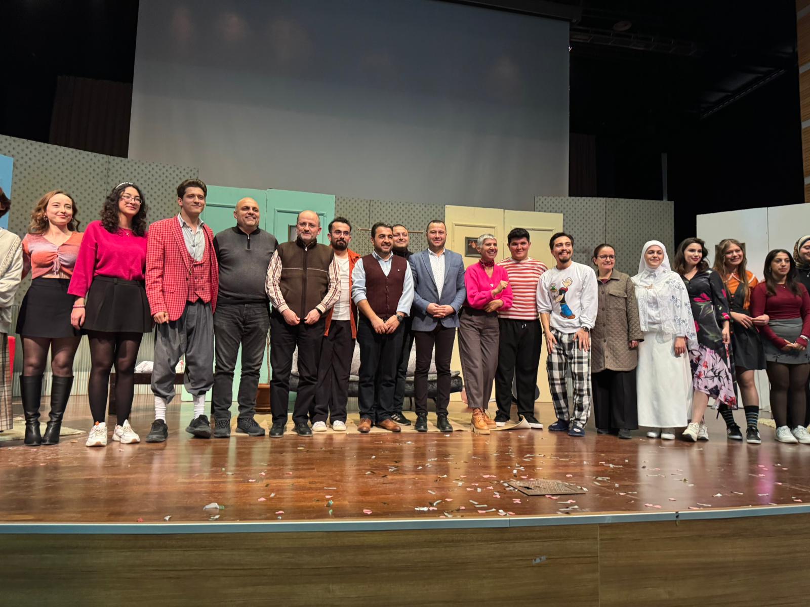 Yozgat Bozok Üniversitesi Tiyatro Topluluğu'ndan Kahkaha Dolu Gösteri