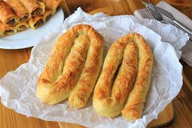 Alışkanlık Yapan Kıymalı Börek Tarifi