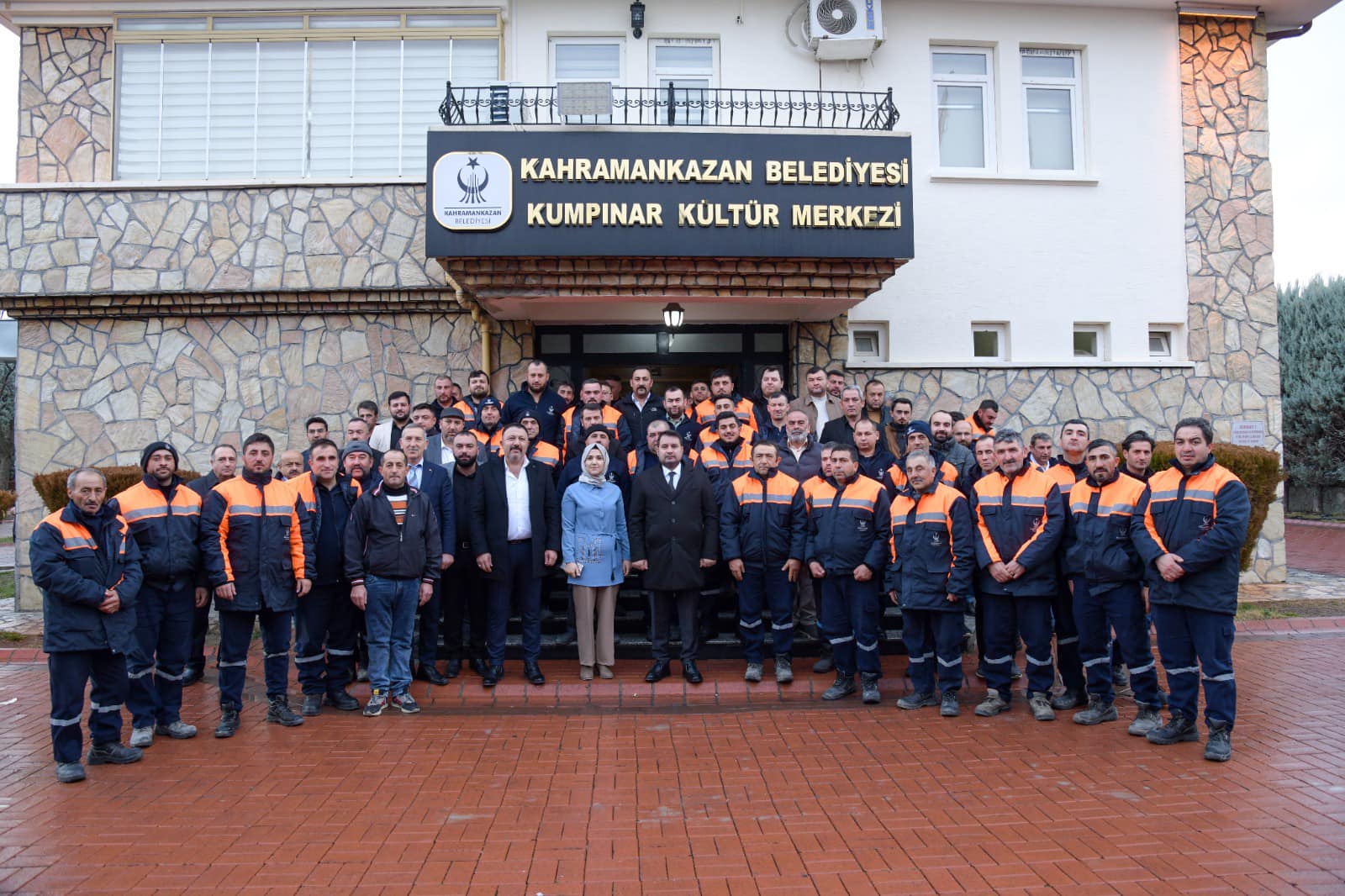 Temizlik Personeliyle Kahvaltı Yaptı