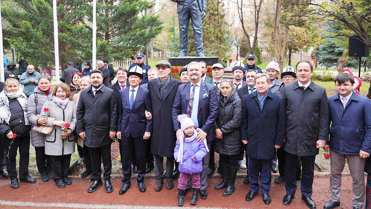Cengiz Aytmatov’un Eserleri Keçiören Parkı'nda