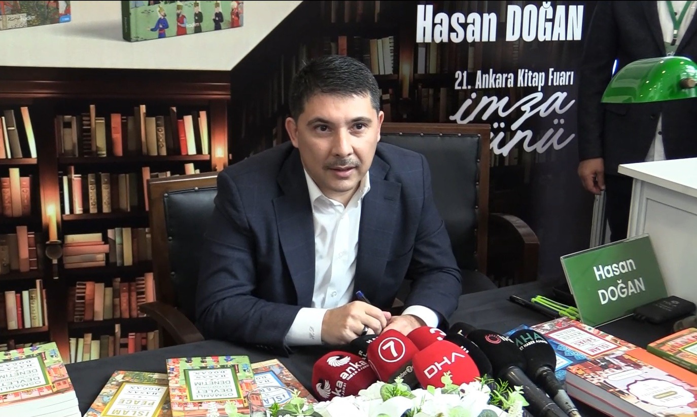 Cumhurbaşkanlığı Özel Kalem Müdürü Prof. Dr. Hasan Doğan yeni kitabını imzaladı