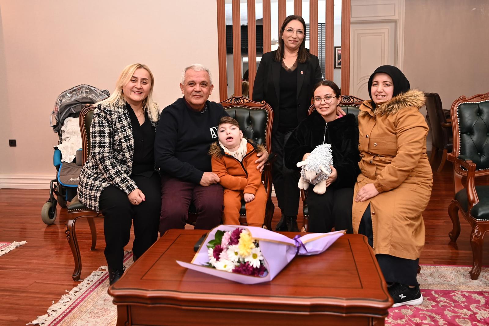 Mamak Belediye Başkanı Şahin, Minik Taha İçin Yardım Çağrısına Kayıtsız Kalmadı