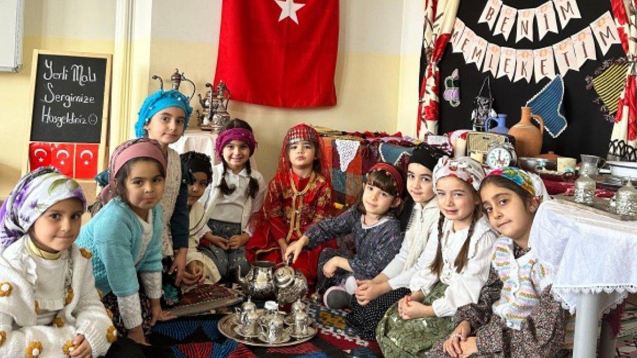 Saraykentli minik öğrenciler yöresel kıyafetleriyle yerli malı haftasını kutladı