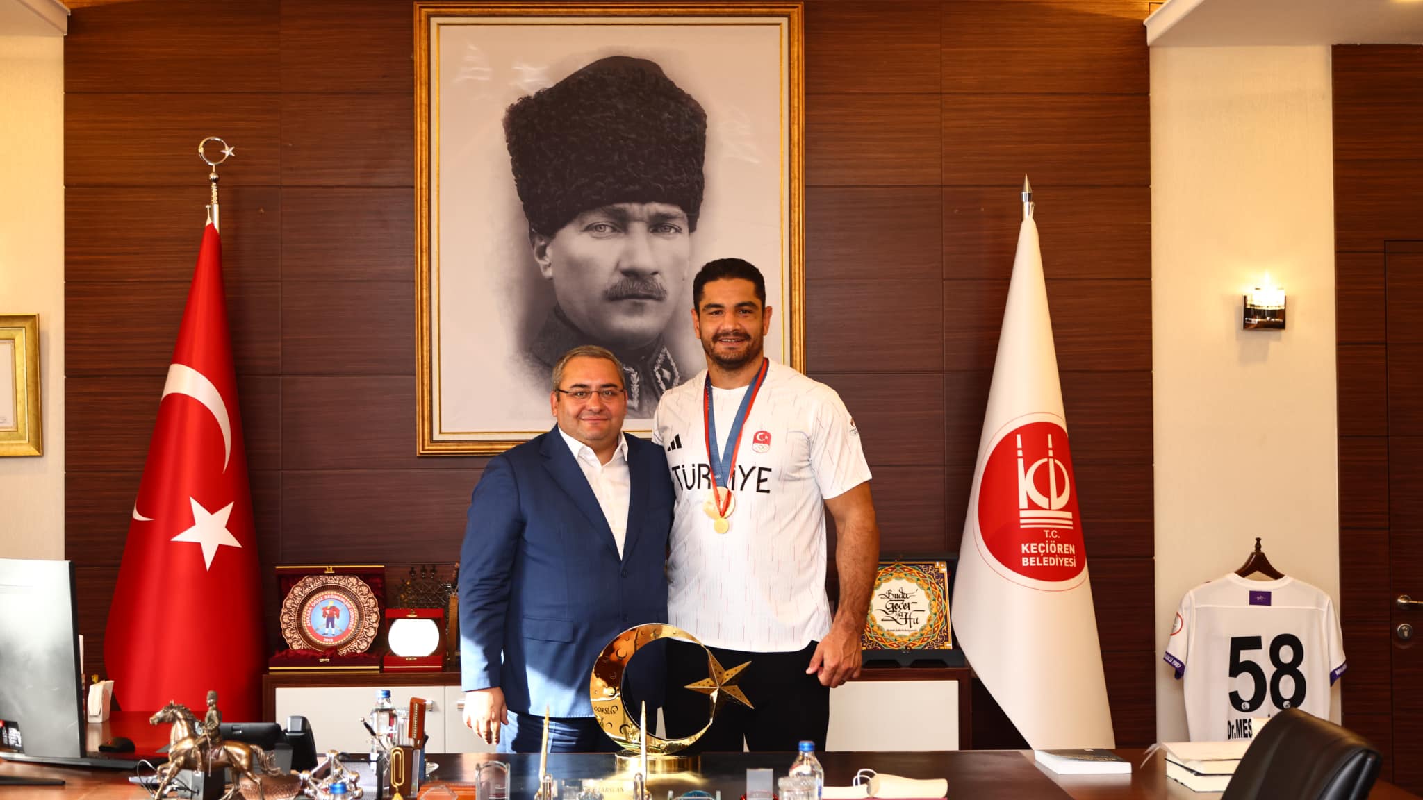 Keçiören Belediye Başkanı Özarslan'dan Taha Akgül'e Destek