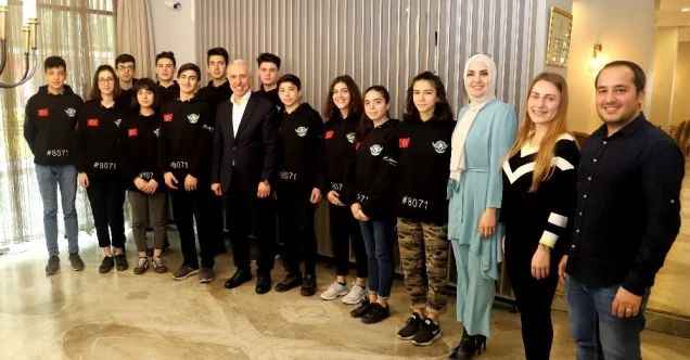 Robot Takımına Amerika seyahati öncesi moral yemeği