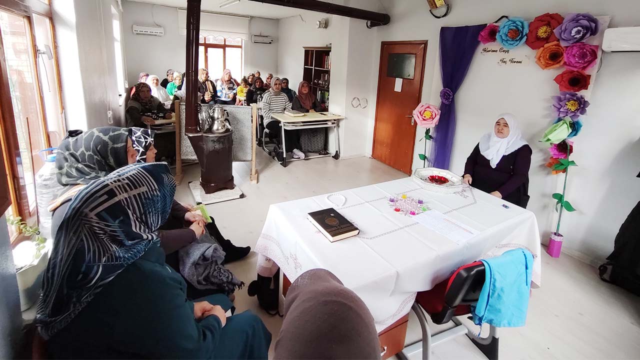Yozgat'ta Kur’an-ı Kerim Öğrenen Kadınlar İçin Coşkulu Taç Töreni