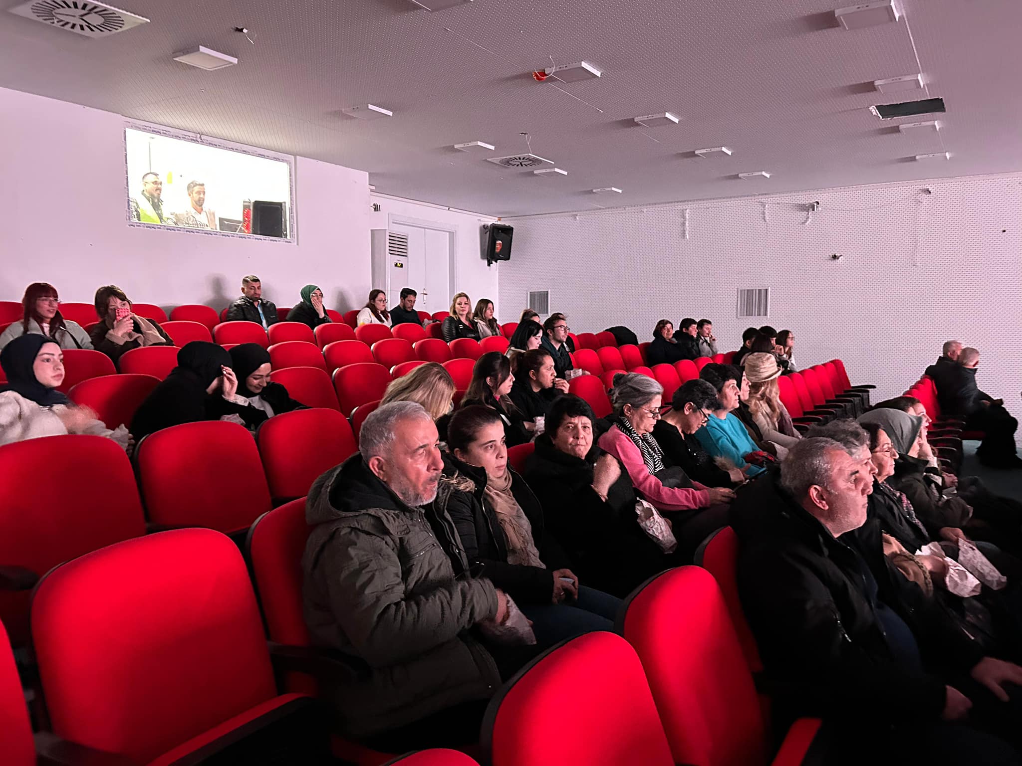 Şereflikoçhisar’da Sinema Günleri: “Hasret Bitti” Filmiyle Nostaljik Akşam