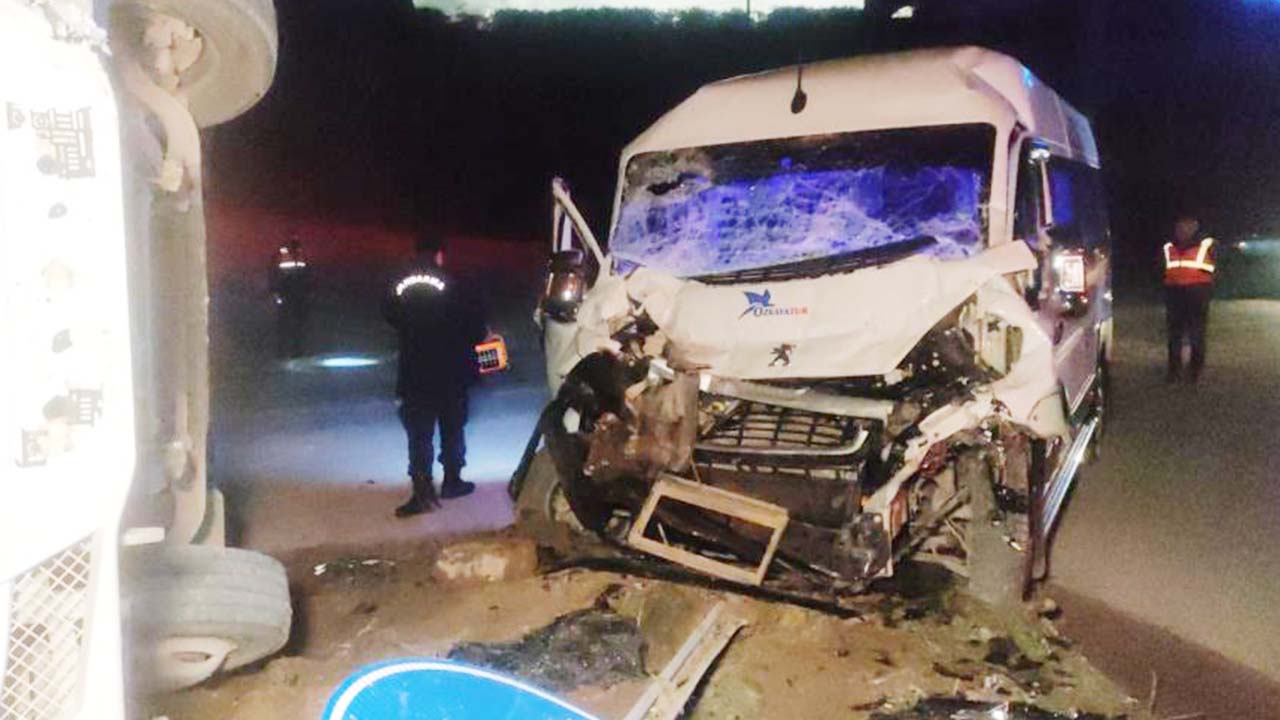 İki İşçi Servisi Çarpıştı! 20 Yaralı!