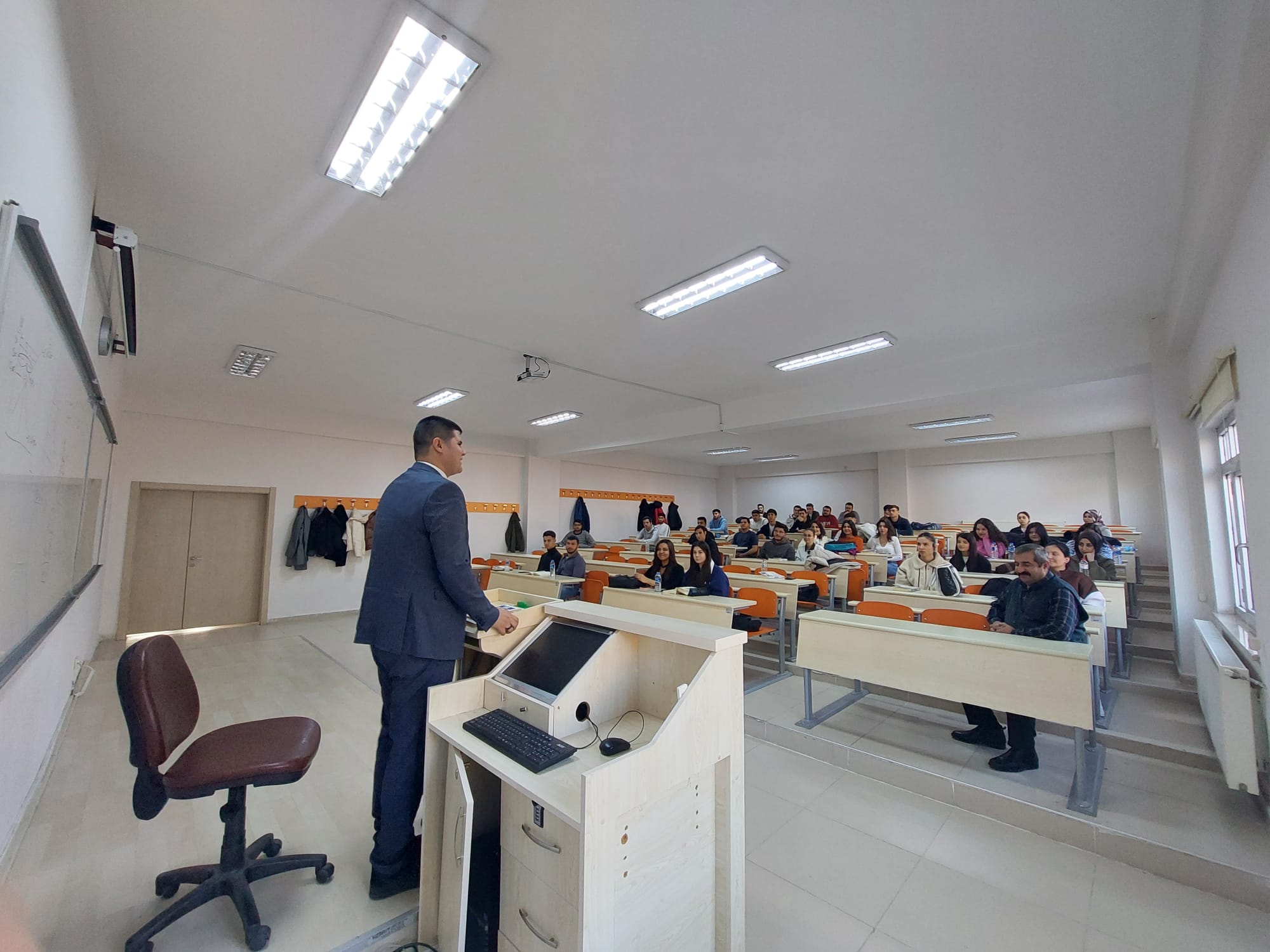 Yozgat Ticaret Borsası Genel Sekreteri Gençarslan, Öğrencilerle kariyer Günlerinde Buluştu
