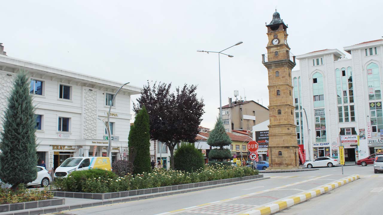 Sarıkaya’da Yatırımlık Fırsat: Devlet Hastanesi Yakınında İcradan Satılık Ticari Taşınmaz