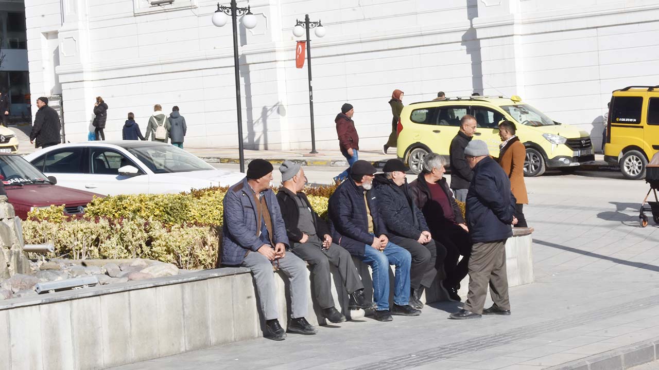 Yozgat’ın Çınarları Güneşin Keyfini Çıkarıyor!