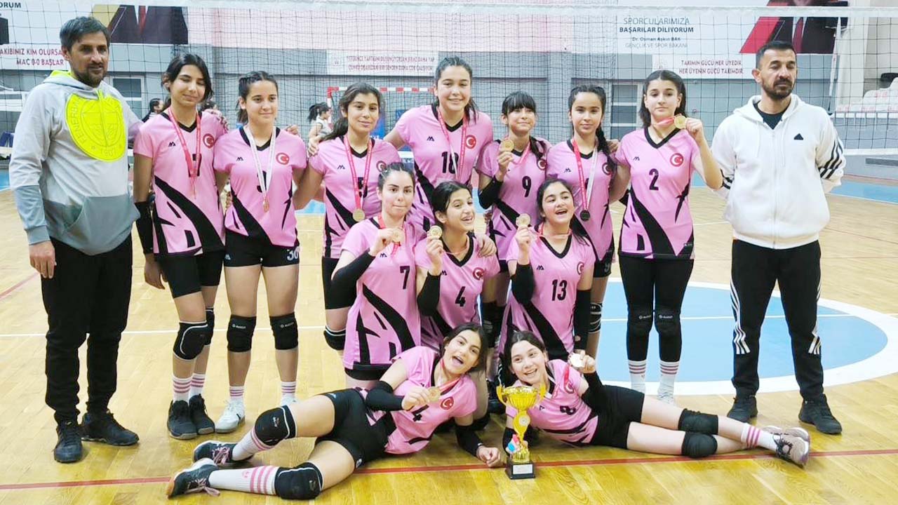 Yozgat’ta düzenlenen voleybol turnuvasında nefesler tutuldu!