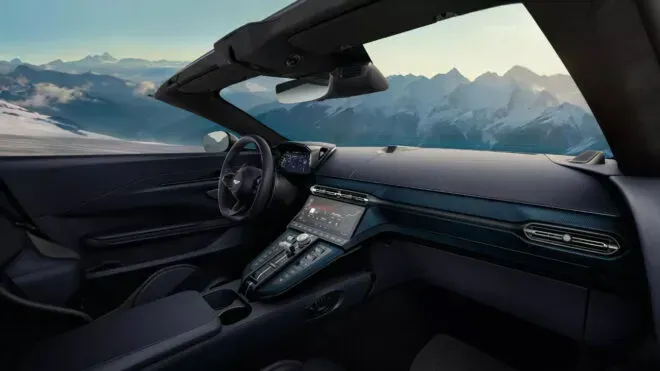 2025 Aston Martin Vantage Roadster: Lüks ve Performansın Zirvesi! 3.5 Saniyede 100 km/s