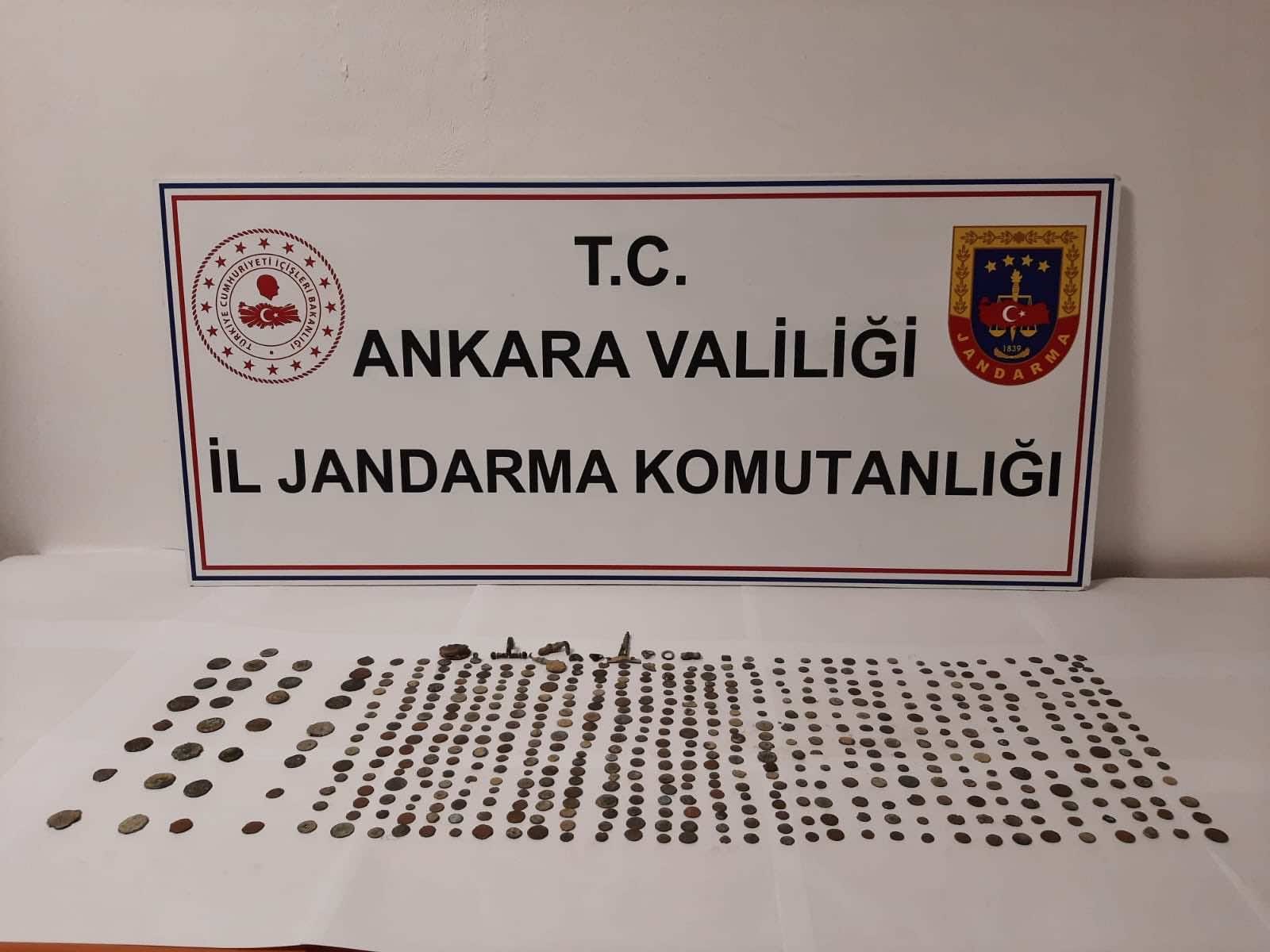 Ankara’da Tarihi Eser Operasyonu 530 Parça Obje ve Sikke Ele Geçirildi