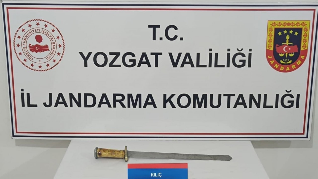 Yerköy’de şüphelenilen araçtan fişek ve kılıç çıktı