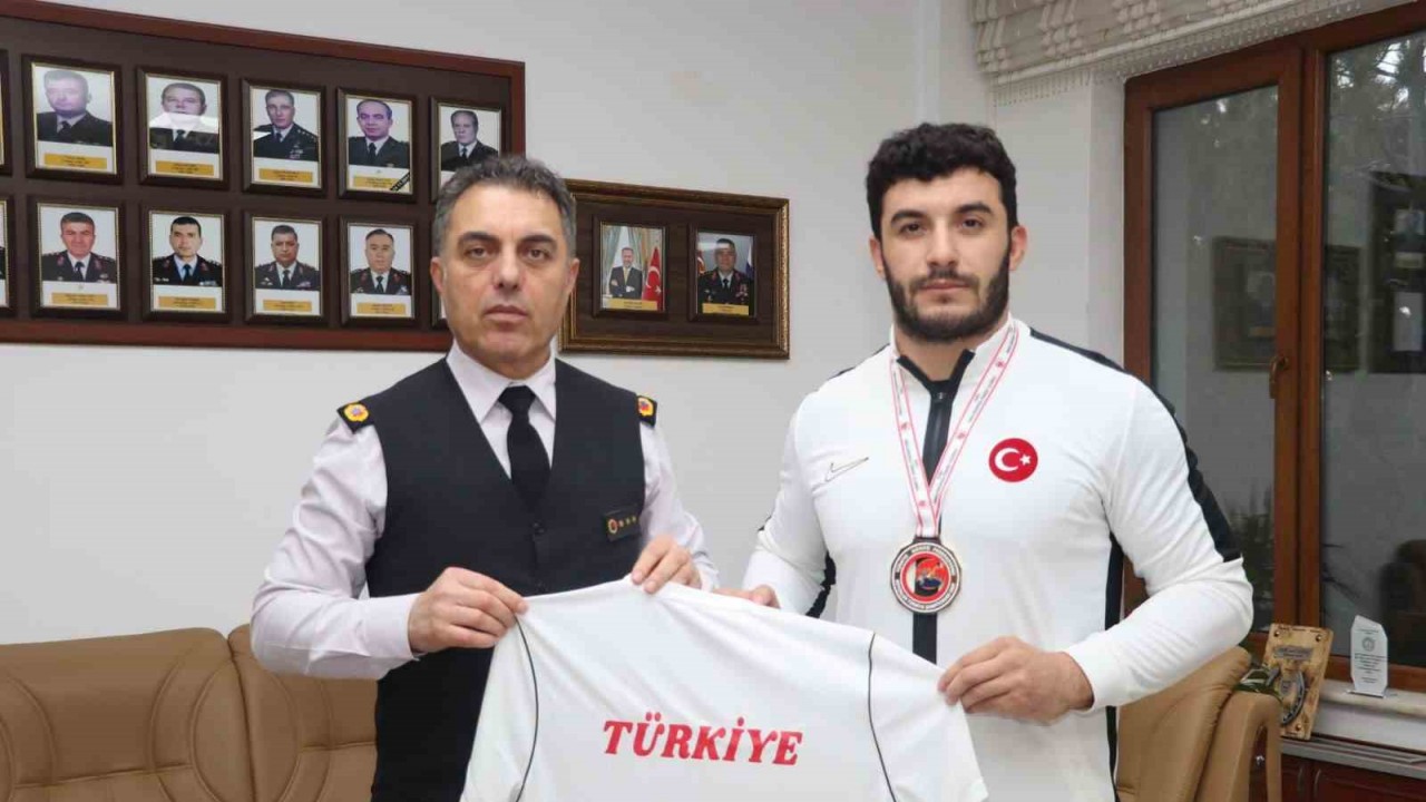 Yozgatlı güreşçi hem Türkiye şampiyonu oldu hem centilmenlik ödülü aldı