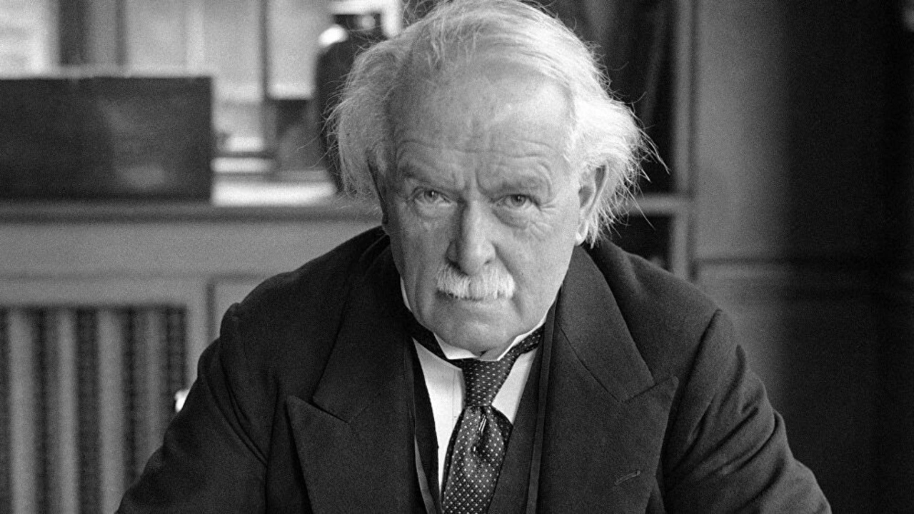 Lloyd George neden istifa etti?