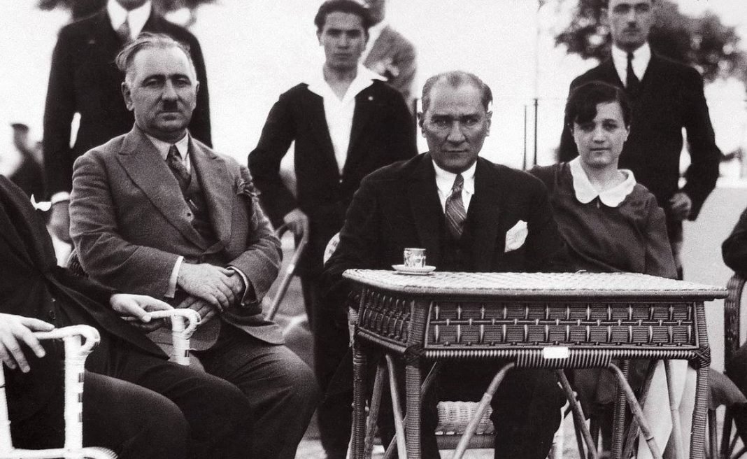 Atatürk'ün Yaveri Salih BOZOK'un Soyadını Yozgat'tan Aldığını Biliyor muydunuz?