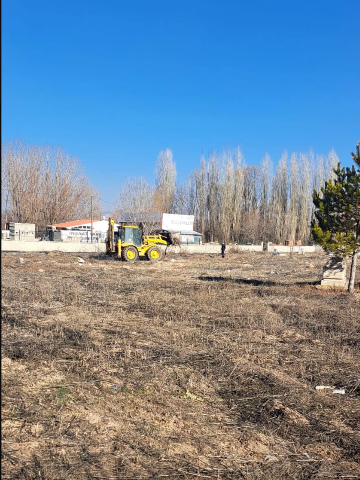 Ayaş Belediyesi Mezarlıklarda Bakım ve Temizlik Çalışmalarını Sürdürüyor
