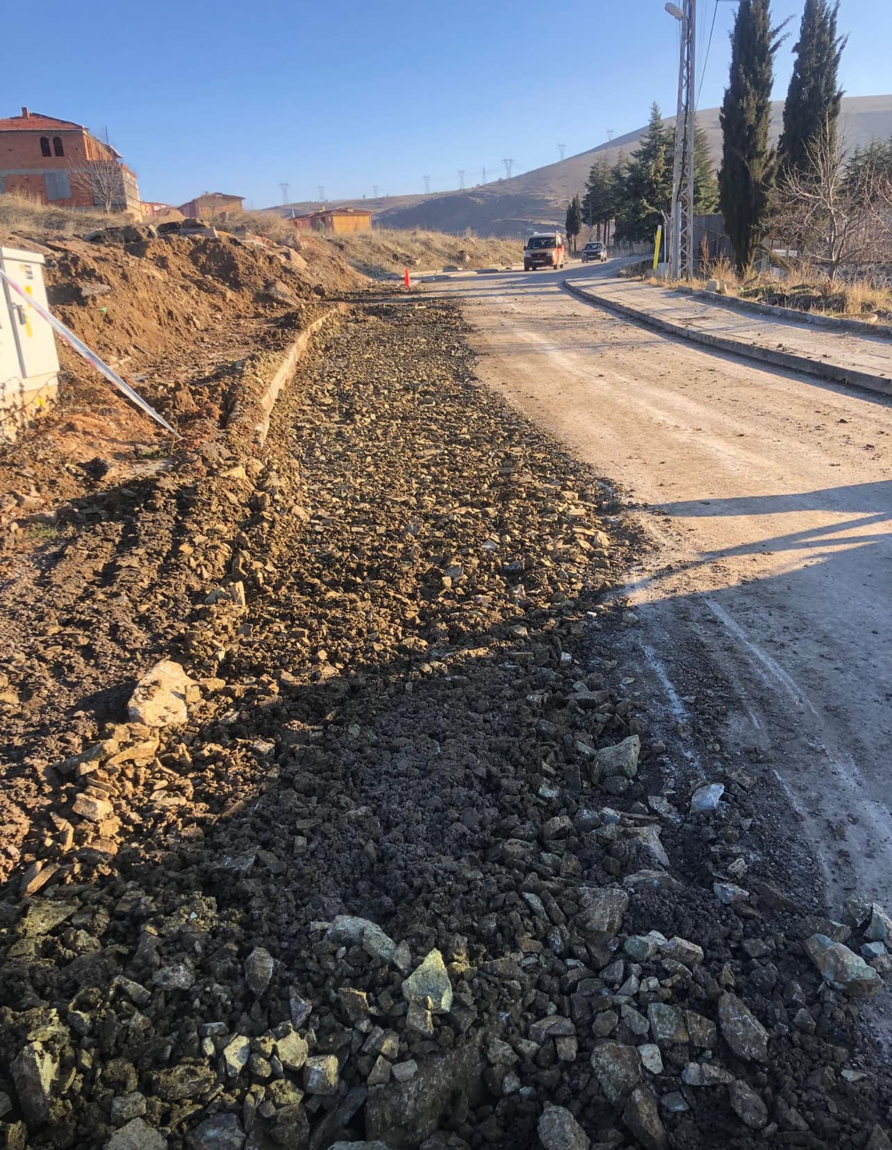 Ayaş'ta Yol Bakım ve Onarım Çalışmaları Hız Kesmeden Devam Ediyor