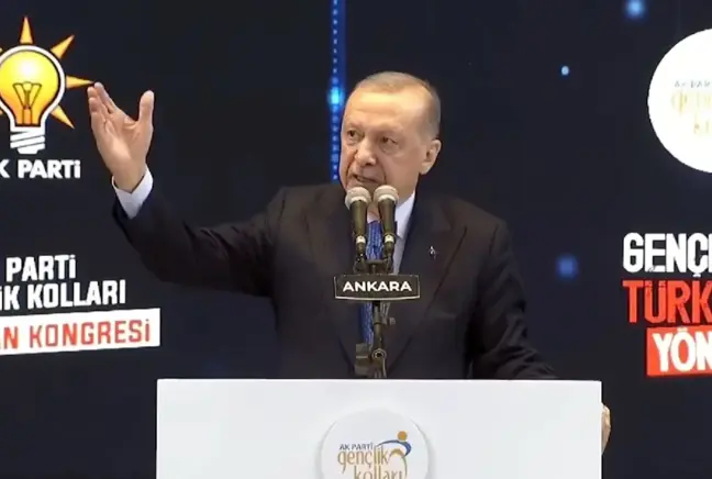 Erdoğan'ı Mest Eden Pankart: "Çakal Ne Kadar Hile Bilirse, Kurt da O Kadar Yol Biliyor!"
