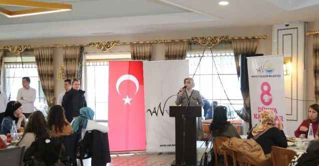Van Büyükşehir Belediyesinin kadın çalışanları yemekte bir araya geldi