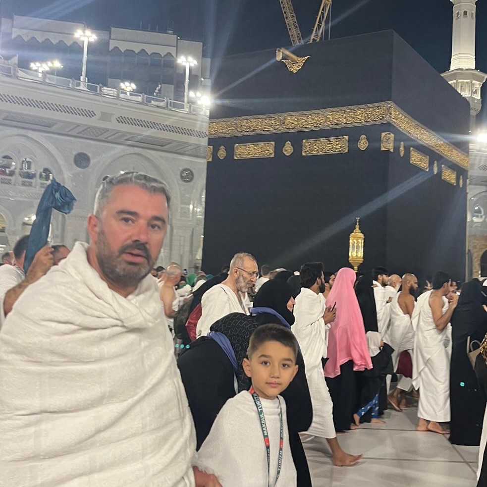 Başkan Ertuğrul Çetin Umre'de Hemşehrilerine Dua Etti