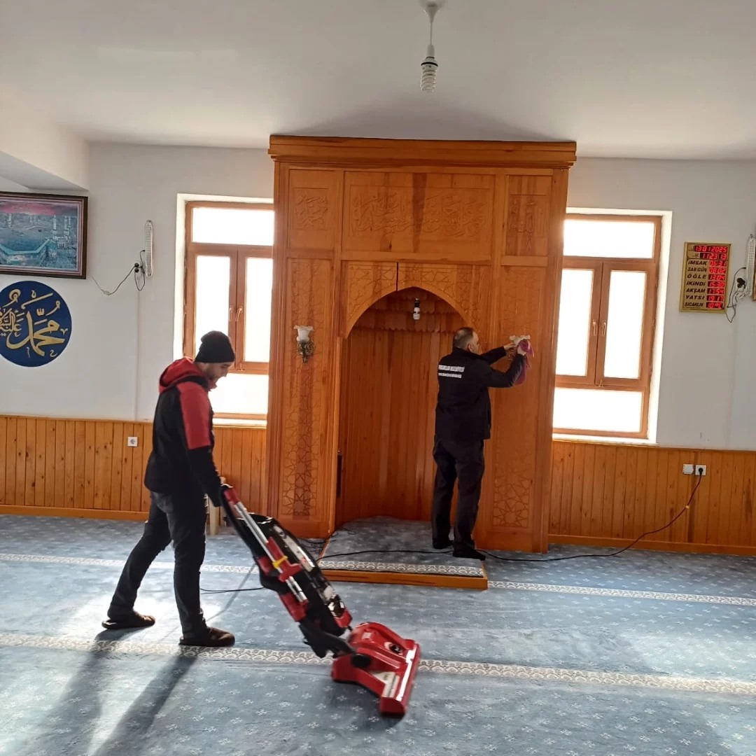Pursaklar Belediyesi’nden Cami Temizlik Seferberliği