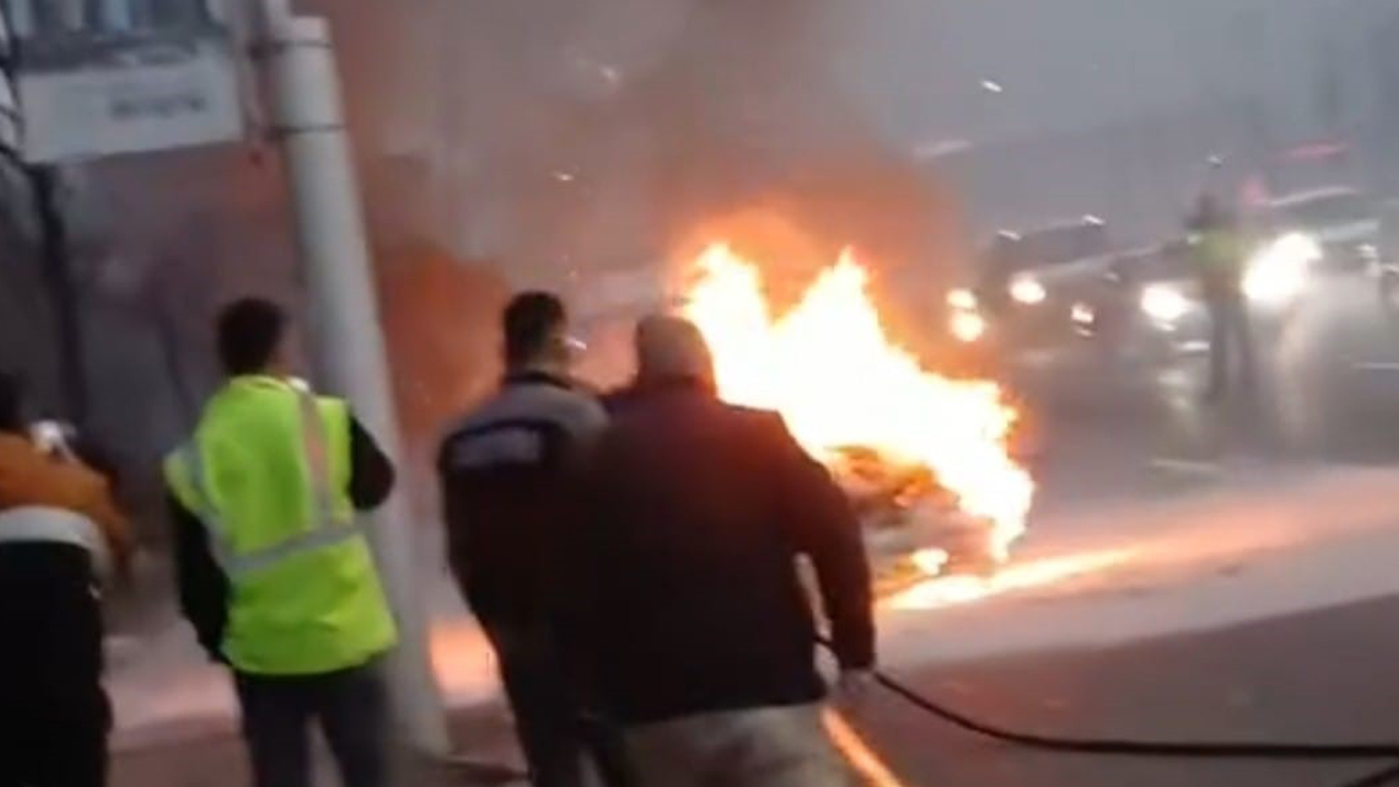Ankara'da Seyir Halindeki Araç Alev Alev Yandı!