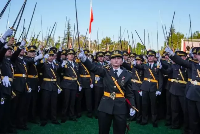 Teğmenler Neden İhraç Edildi? Teğmenlerin Yemin Töreni Olayı Nedir?