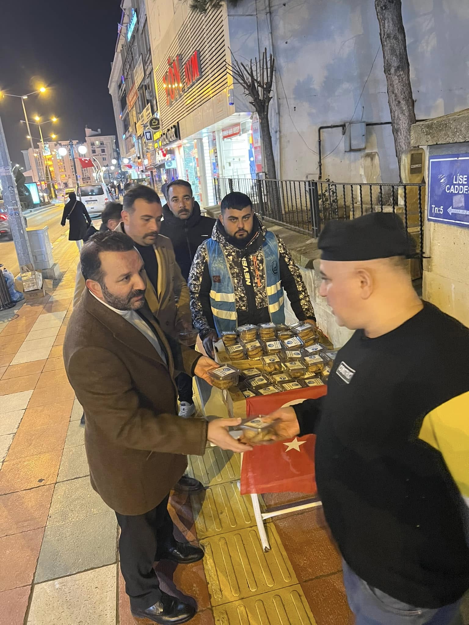 Yozgat Ülkü Ocakları vatandaşın kandilini kutladı