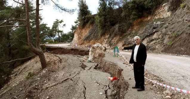 Eredmil’de heyelanda zarar gören yollar onarılıyor